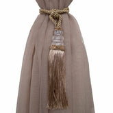 Veja os detalhes do Kit Abraçadeiras Palace 2 peças - Avelã da Charme